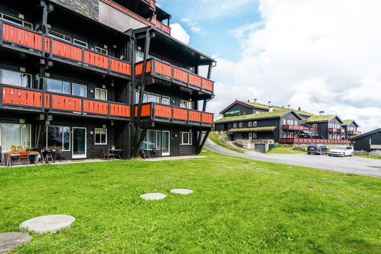 Leilighet Beitostolen Sentrum, Terrasse Og Innendors Parkering Luaran gambar